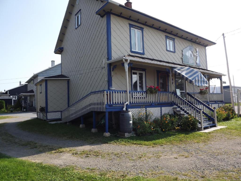 Gite Des P'Tites Madames Bed And Breakfast Sainte-Helene-de-Kamouraska Экстерьер фото